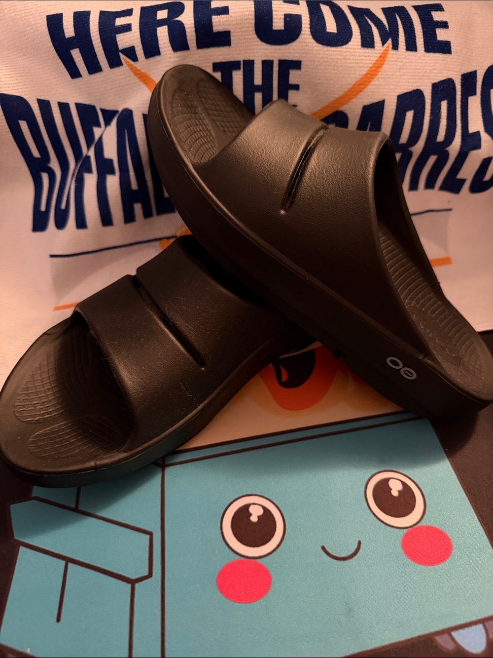 Black OOFOS slides sandals Brand new M7 W9 women 9 men 7 BN